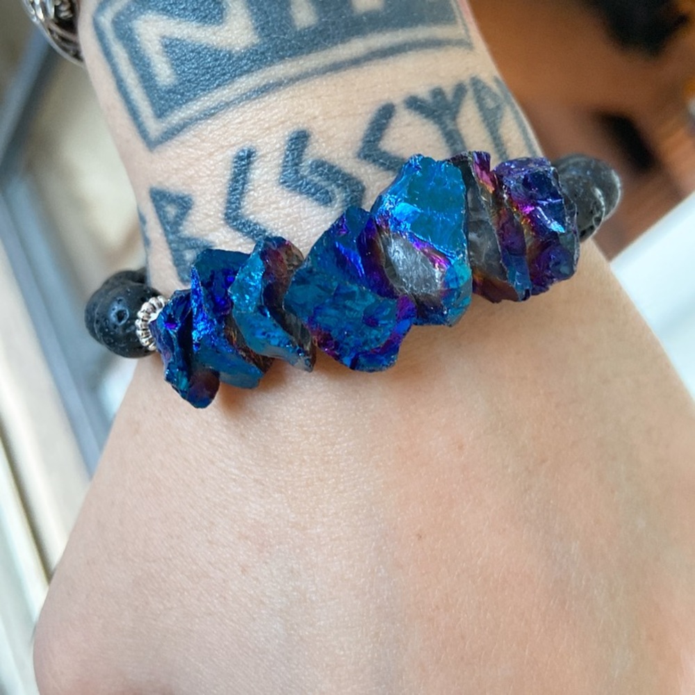 Blue Druzy Bracelet . Lava rock oil diffuser beads & blue druzy quartz stones - Picture 8 of 9